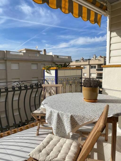 Cal Salmare Seafront Apartment With Rooftop Terrace And Pool Calafell Exterior foto